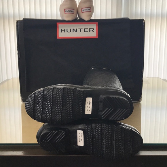 Brand New Hunter Rain Boots & a pair of Hunter Boot Socks - Picture 3 of 6